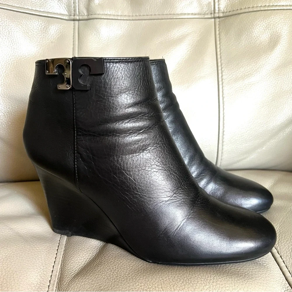 Tory Burch Black Leather Lowell Wedge Ankle Boots Sz 8.5 Classic Chic Minimalist